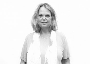 Dr. Justine Pardoen