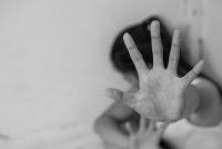 De ongelijke behandeling van ouders in situaties van huiselijk geweld